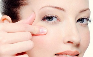 आँखों के आस-पास की त्वचा का कायाकल्प कैसे करें
