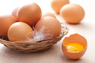 अंडे का उपयोग आपको एक उच्च कॉस्मेटोलॉजिकल और सौंदर्य प्रभाव प्राप्त करने की अनुमति देता है